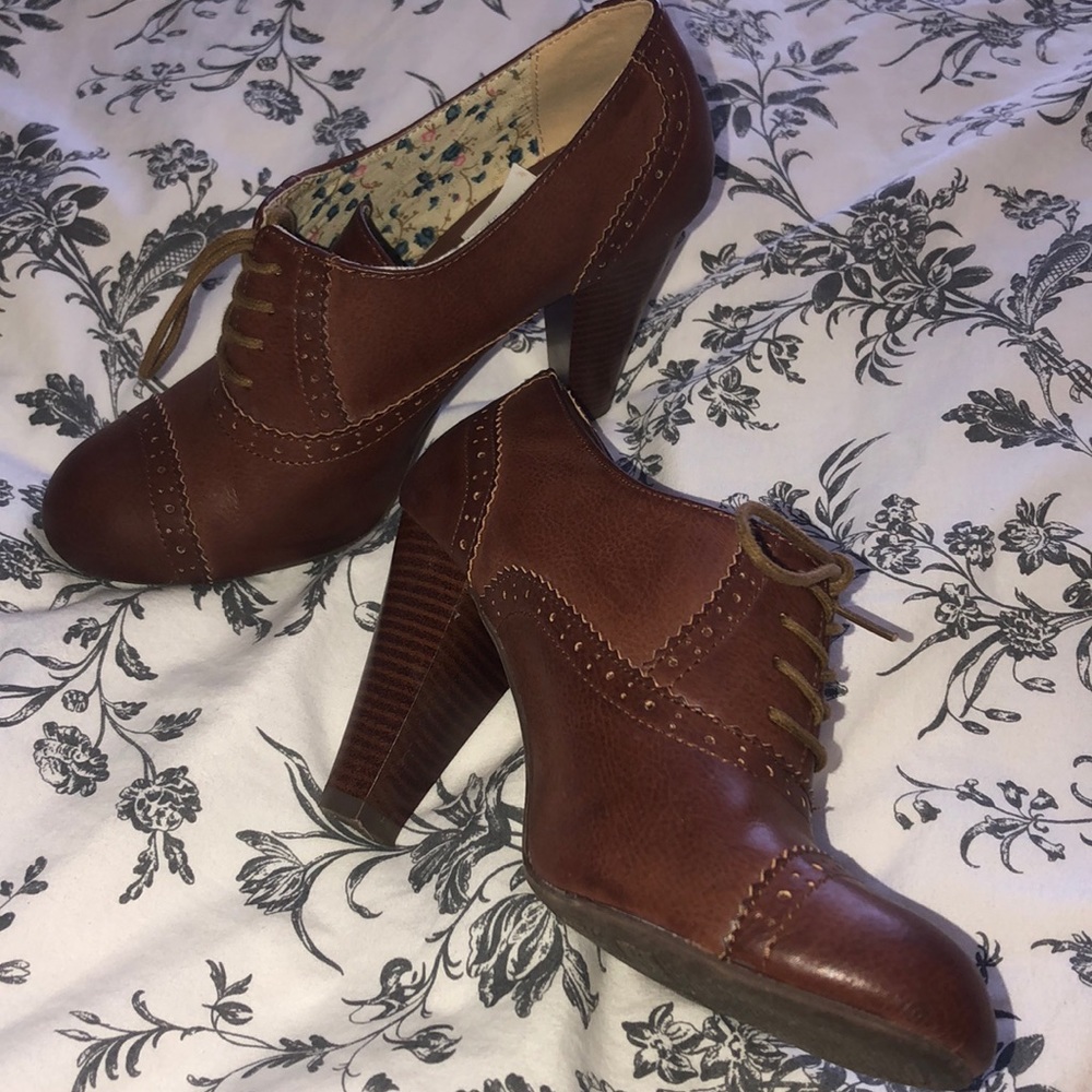 American Eagle Brown Hitch Shoes!